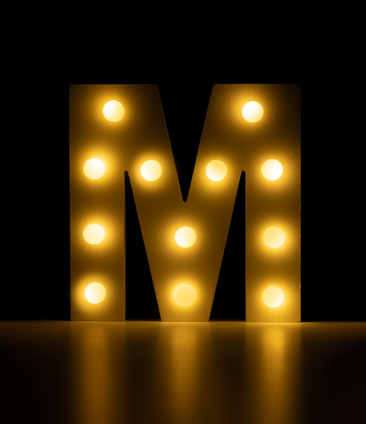 Licht Letter M